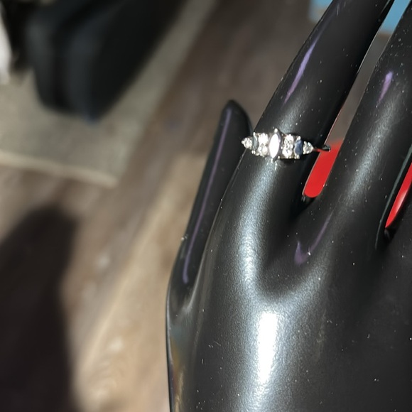 Avon genuine Sapphire ring size 8 - Picture 4 of 6